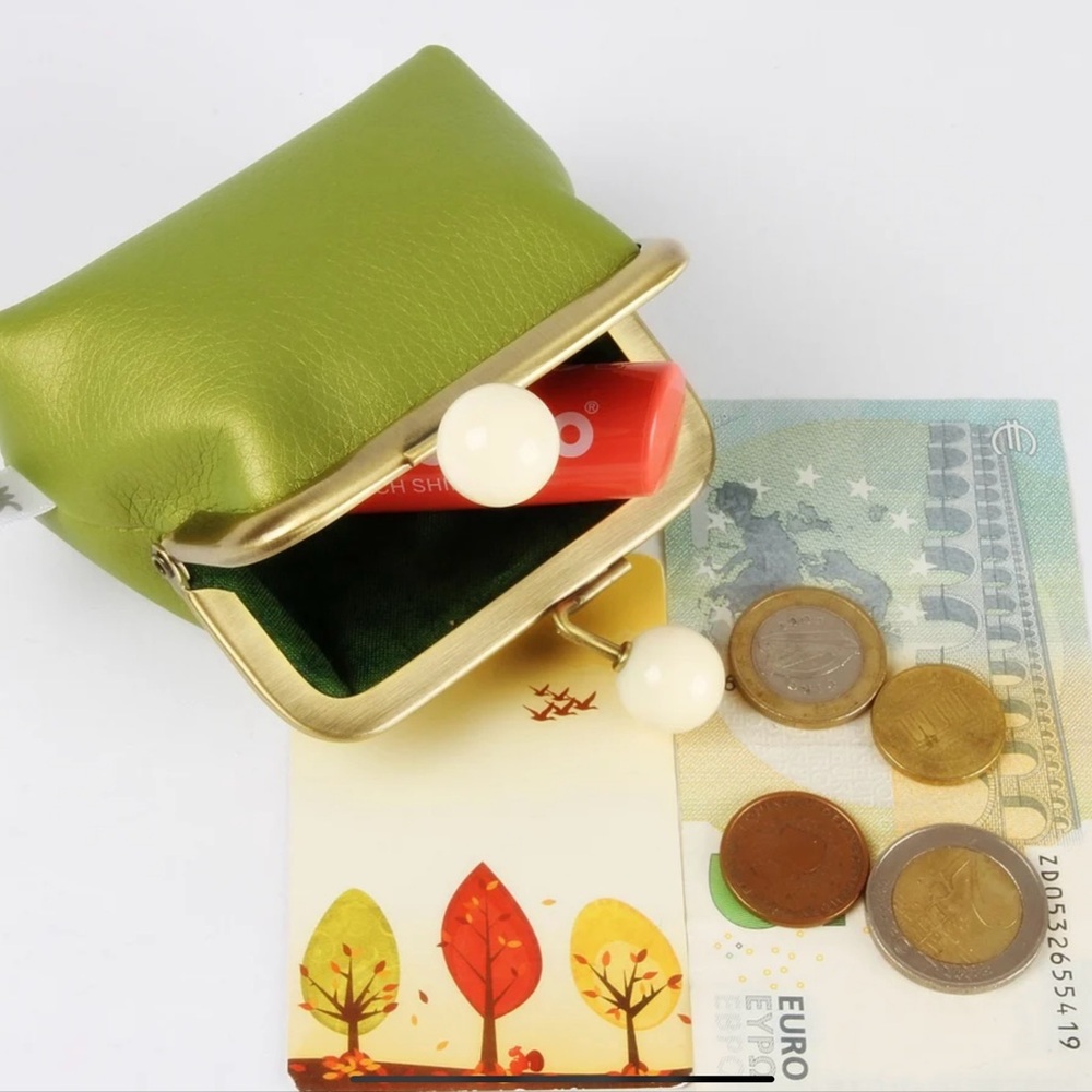 Extraordinary Green Faux Leather Clasp Purse - Picture 4 of 5